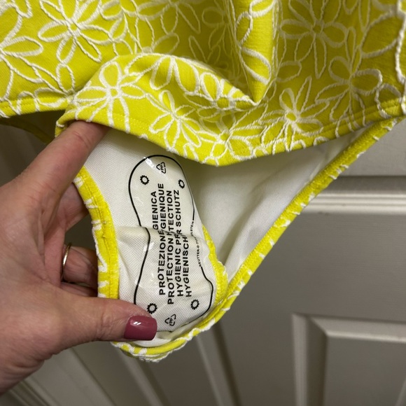 Yellow Ruffle One-Piece Swimsuit size XL New - Picture 6 of 6